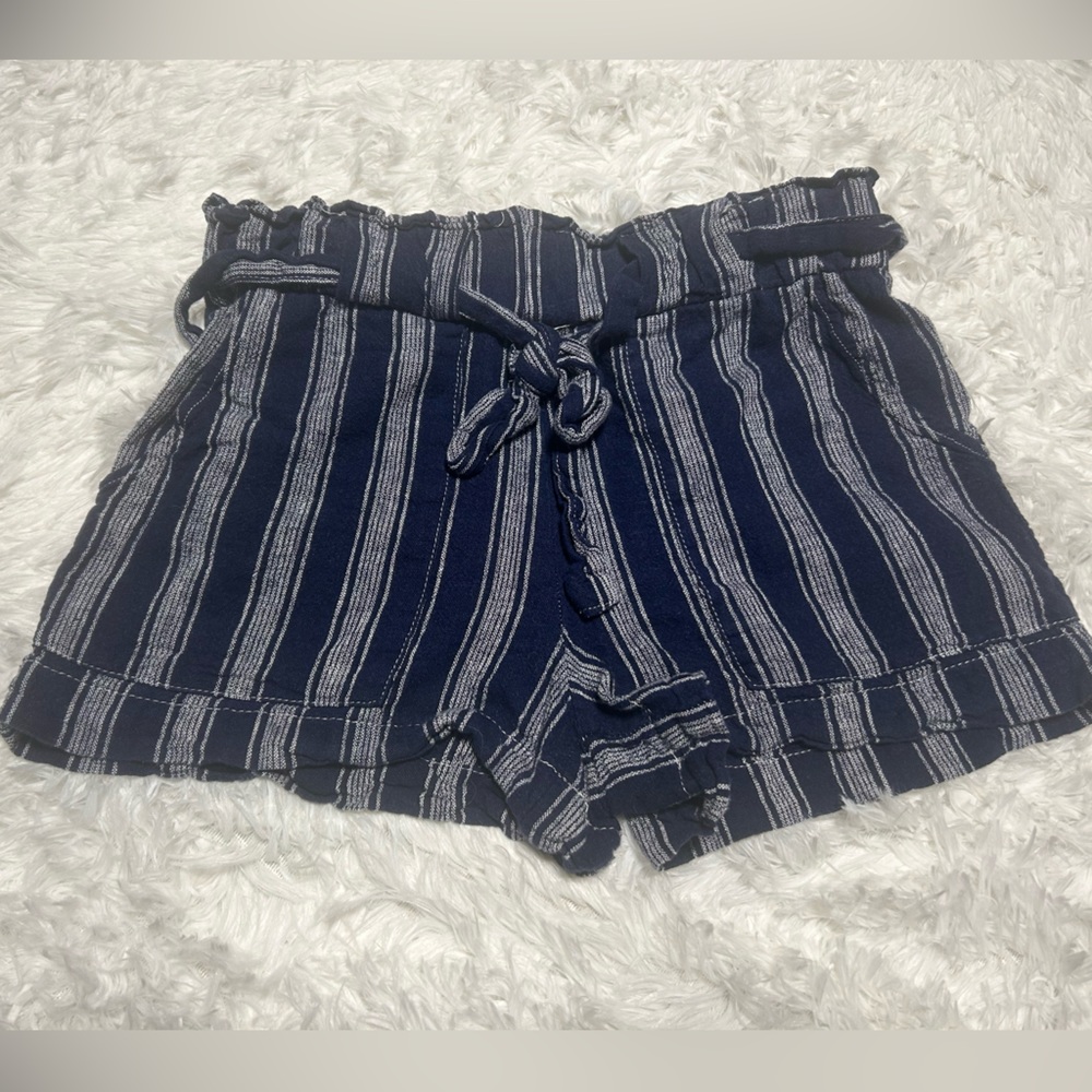 🔴2/$10 Indigo Rein navy and white striped shorts